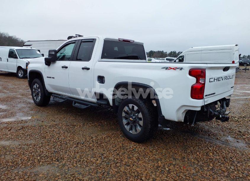 Photo 3 of 2022 Chevrolet Silverado 2500HD 4WD DOUBLE CAB STANDARD BED CUSTOM (VIN 1GC5YME74NF349386)