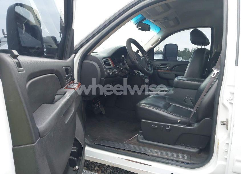 Photo 12 of 2010 Chevrolet Silverado 3500HD LTZ (VIN 1GC7K1B67AF130176)