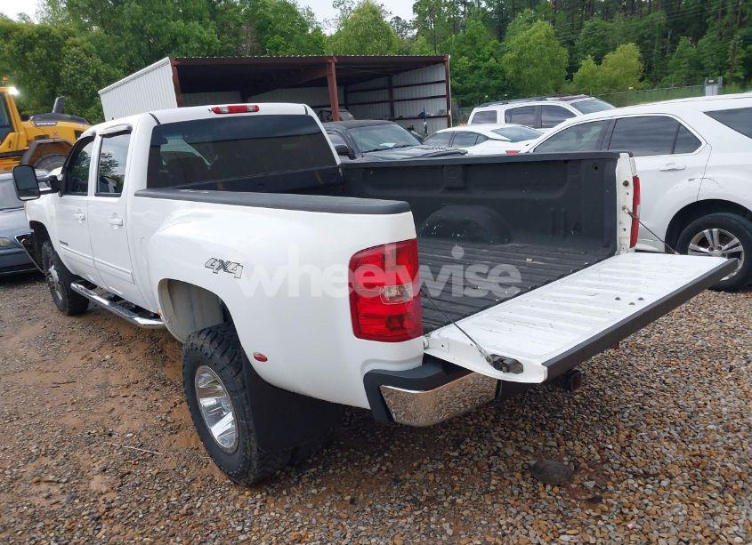 Photo 3 of 2010 Chevrolet Silverado 3500HD LTZ (VIN 1GC7K1B67AF130176)