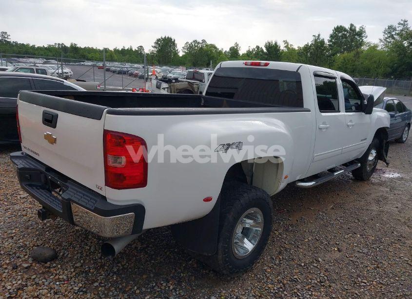 Photo 4 of 2010 Chevrolet Silverado 3500HD LTZ (VIN 1GC7K1B67AF130176)