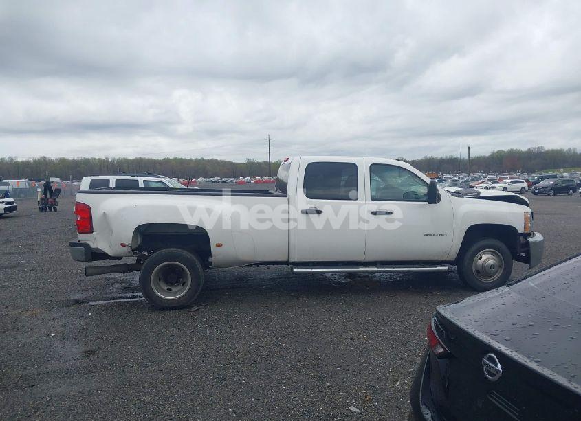 Photo 14 of 2010 Chevrolet Silverado 3500HD WORK TRUCK (VIN 1GC7KZB61AF132875)
