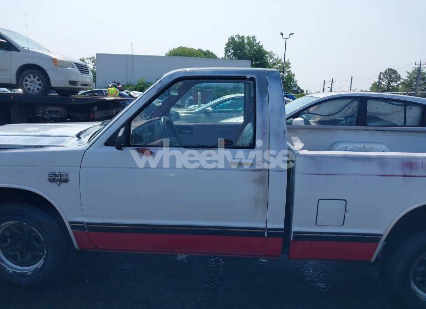 Photo 15 of 1984 Chevrolet S TRUCK S10 (VIN 1GCBS14B7E2121141)