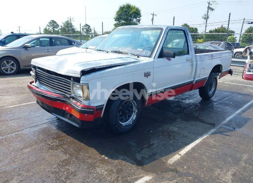 Photo 2 of 1984 Chevrolet S TRUCK S10 (VIN 1GCBS14B7E2121141)