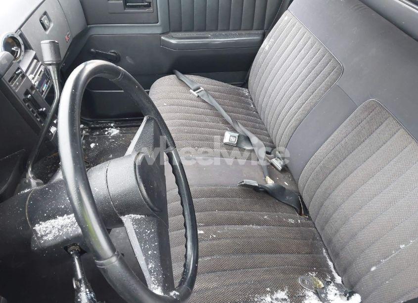 Photo 8 of 1986 Chevrolet S TRUCK S10 (VIN 1GCBS14E7G2137854)