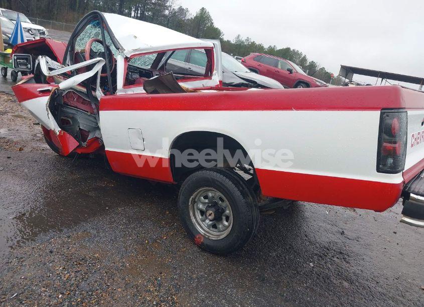 Photo 3 of 1989 Chevrolet S TRUCK S10 (VIN 1GCBS14Z9K8146645)