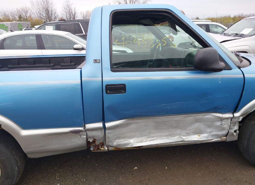 Photo 13 of 1996 Chevrolet S TRUCK S10 (VIN 1GCCS1440T8175221)