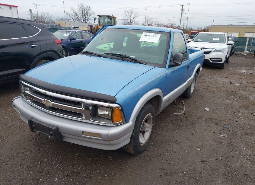 Photo 2 of 1996 Chevrolet S TRUCK S10 (VIN 1GCCS1440T8175221)