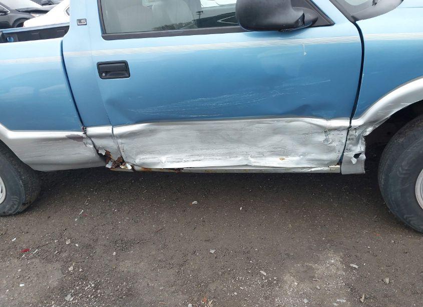 Photo 6 of 1996 Chevrolet S TRUCK S10 (VIN 1GCCS1440T8175221)