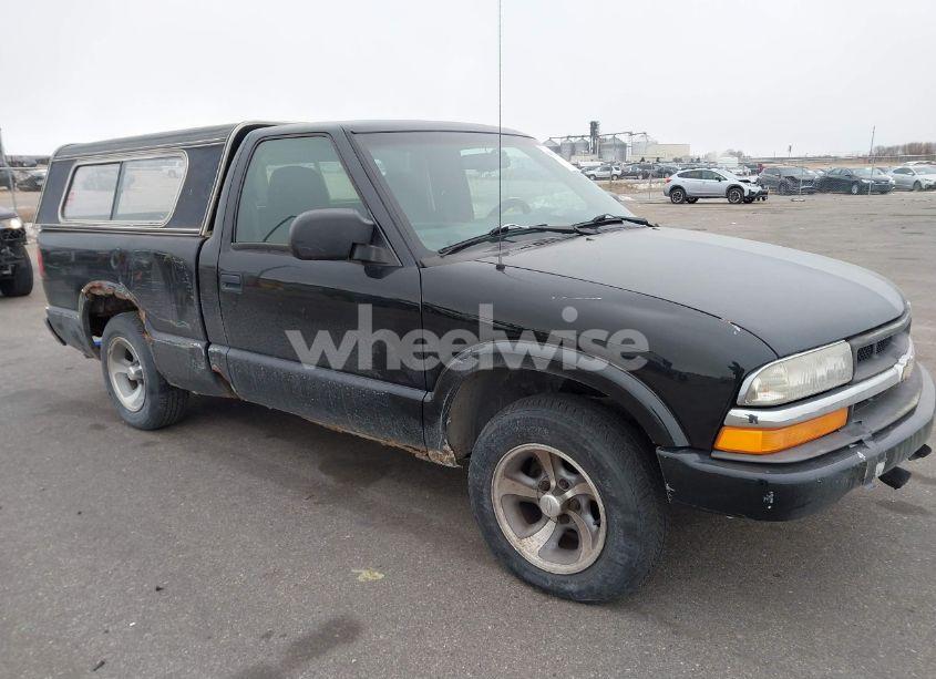 1999 Chevrolet S-10 LS (VIN 1GCCS1440X8138336) main photo