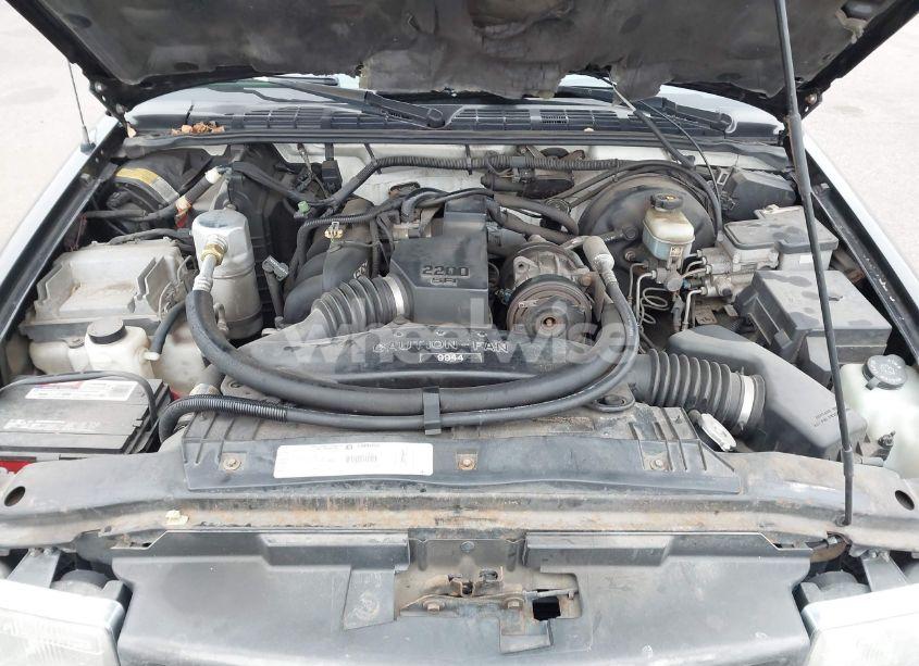 Photo 10 of 1999 Chevrolet S-10 LS (VIN 1GCCS1440X8138336)