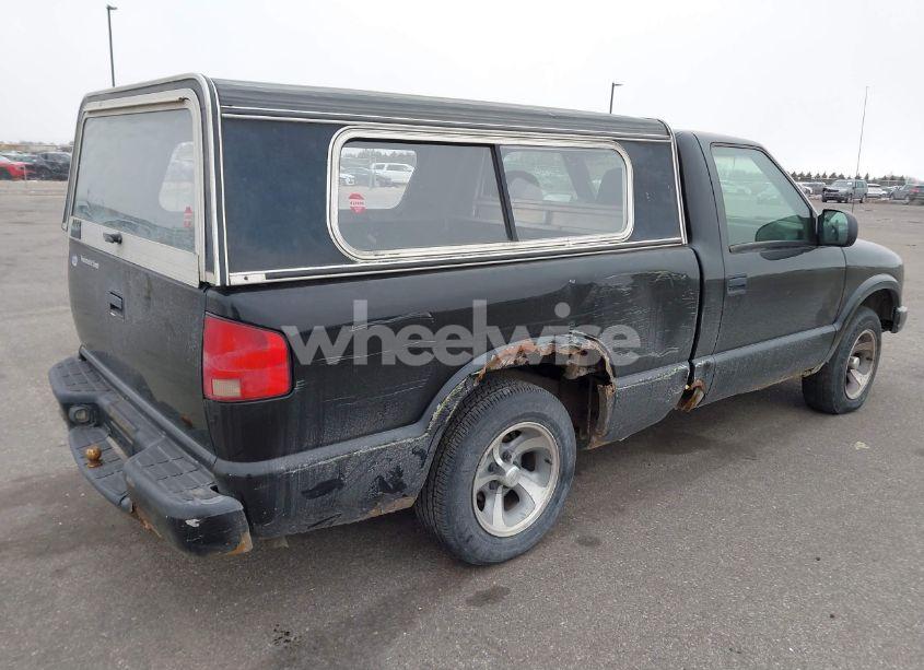 Photo 4 of 1999 Chevrolet S-10 LS (VIN 1GCCS1440X8138336)