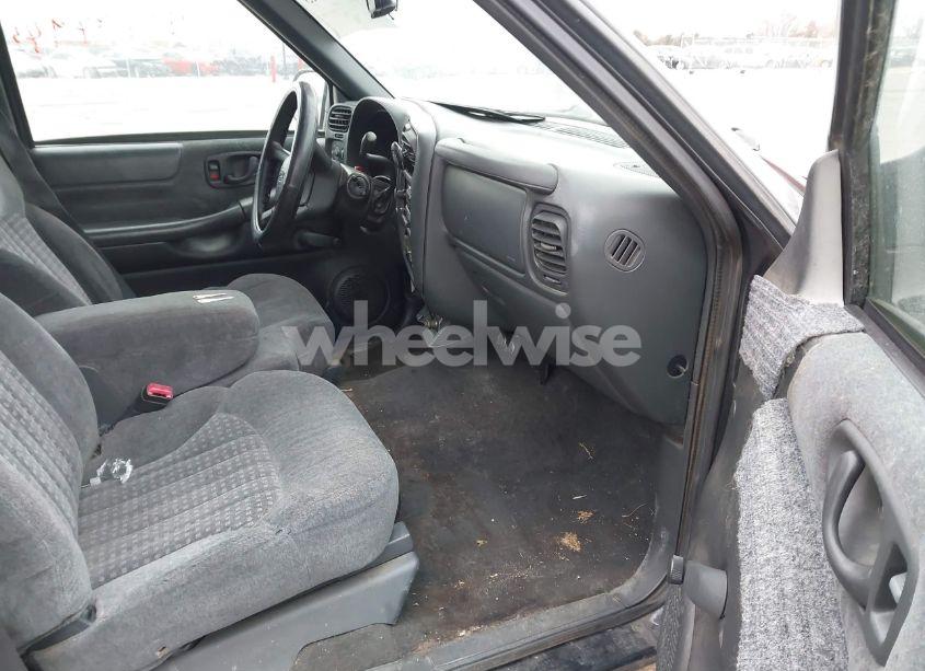 Photo 5 of 1999 Chevrolet S-10 LS (VIN 1GCCS1440X8138336)