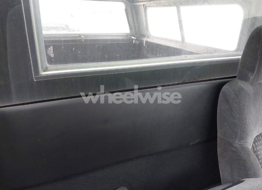 Photo 8 of 1999 Chevrolet S-10 LS (VIN 1GCCS1440X8138336)