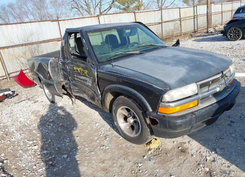 1998 Chevrolet S-10 LS FLEETSIDE (VIN 1GCCS1441WK205379) main photo