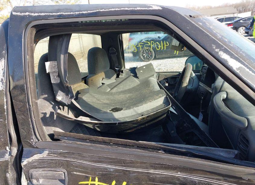 Photo 5 of 1998 Chevrolet S-10 LS FLEETSIDE (VIN 1GCCS1441WK205379)