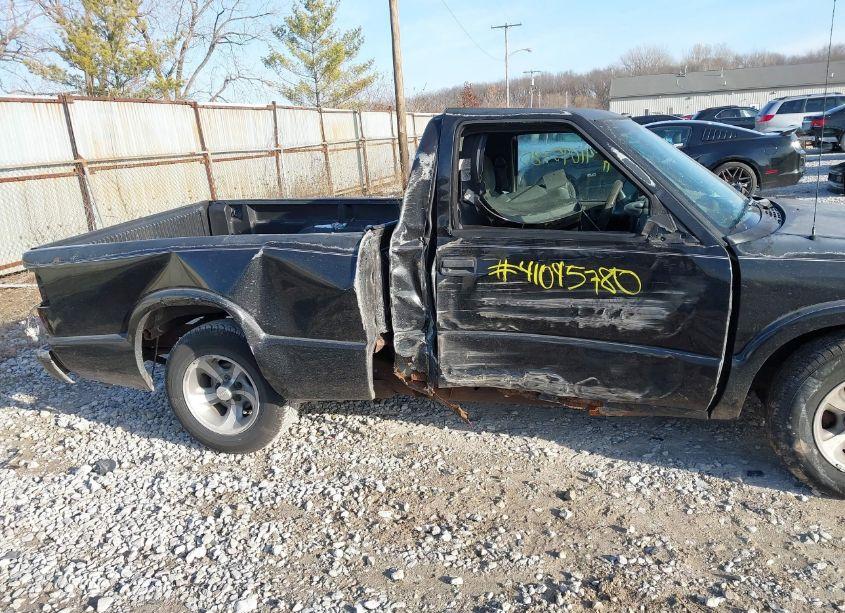Photo 6 of 1998 Chevrolet S-10 LS FLEETSIDE (VIN 1GCCS1441WK205379)
