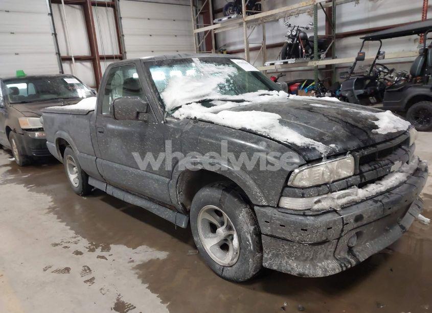 1998 Chevrolet S-10 LS FLEETSIDE (VIN 1GCCS1441WK251424) main photo