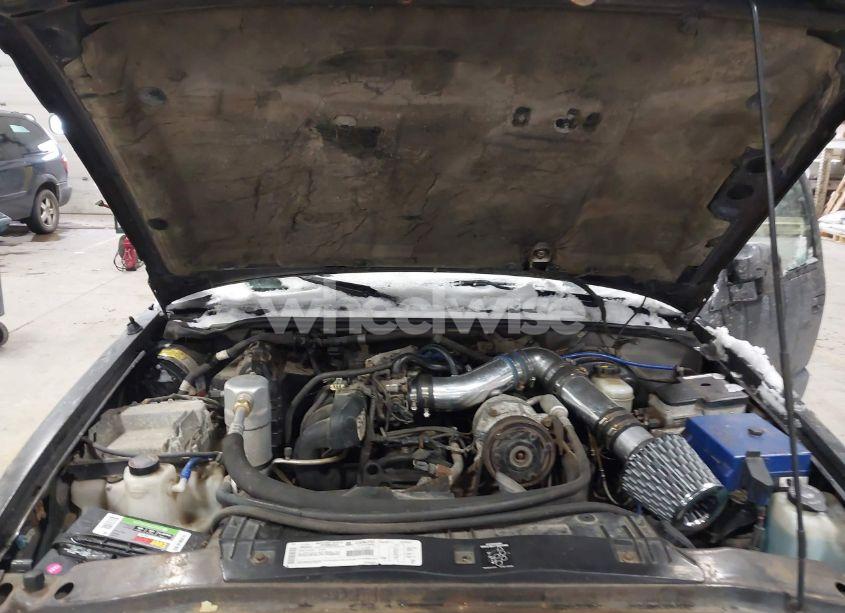 Photo 10 of 1998 Chevrolet S-10 LS FLEETSIDE (VIN 1GCCS1441WK251424)