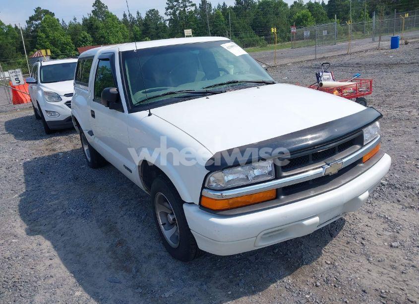 2000 Chevrolet S-10 LS (VIN 1GCCS1441Y8182038) main photo