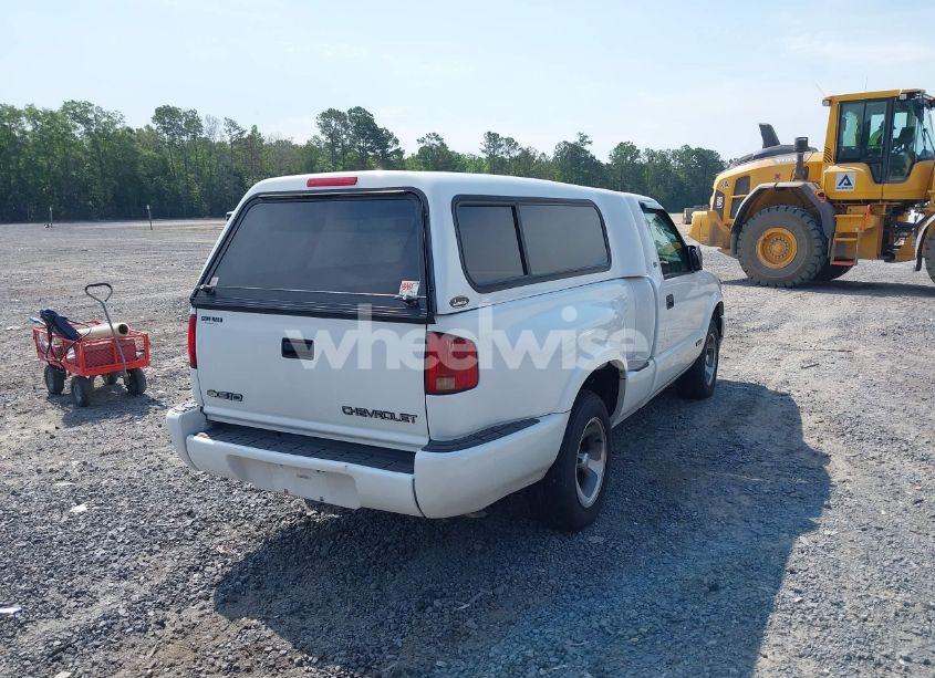Photo 4 of 2000 Chevrolet S-10 LS (VIN 1GCCS1441Y8182038)