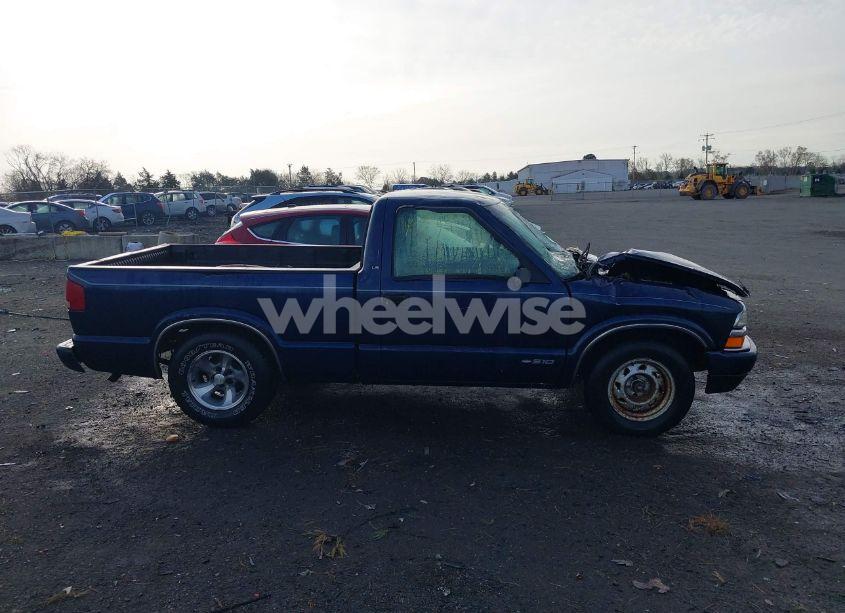 Photo 13 of 2000 Chevrolet S-10 LS (VIN 1GCCS1441YK185069)