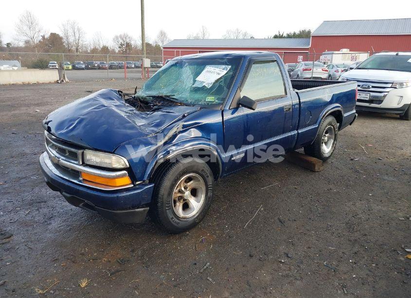 Photo 2 of 2000 Chevrolet S-10 LS (VIN 1GCCS1441YK185069)