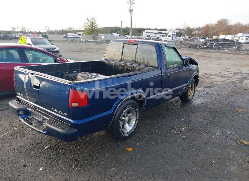 Photo 4 of 2000 Chevrolet S-10 LS (VIN 1GCCS1441YK185069)