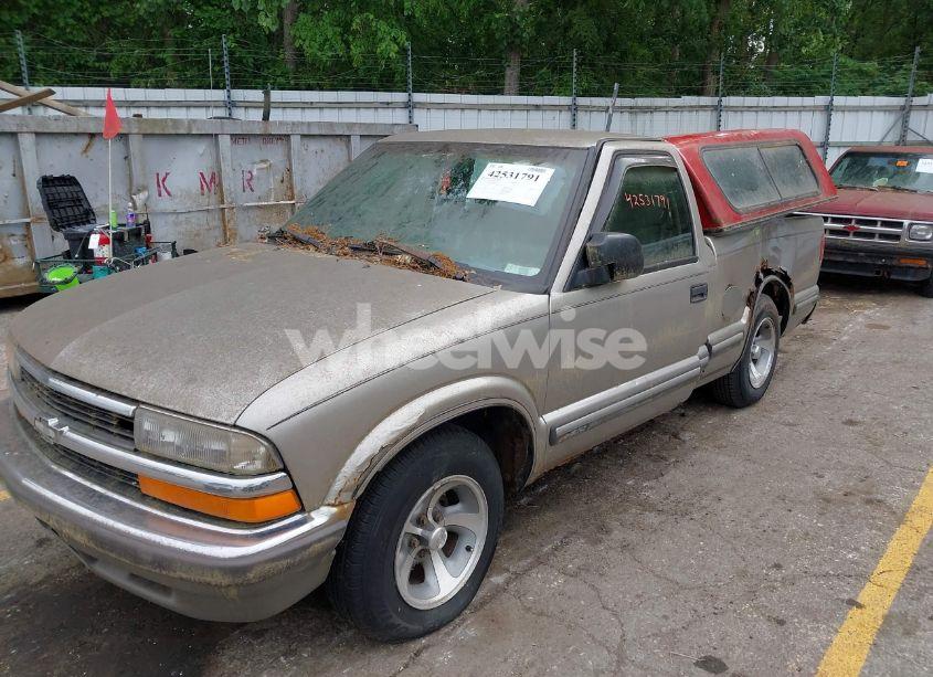 Photo 2 of 1999 Chevrolet S-10 LS (VIN 1GCCS1442X8159401)