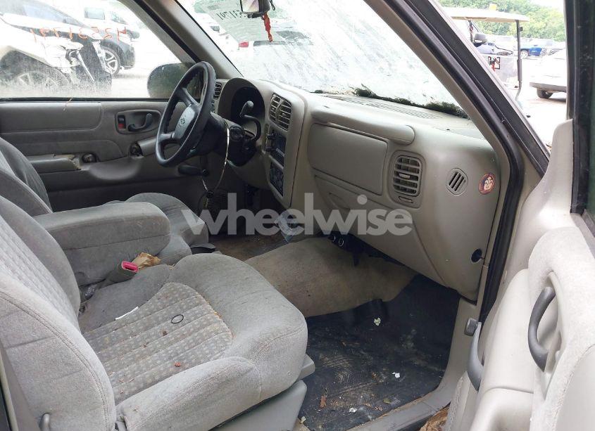 Photo 5 of 1999 Chevrolet S-10 LS (VIN 1GCCS1442X8159401)