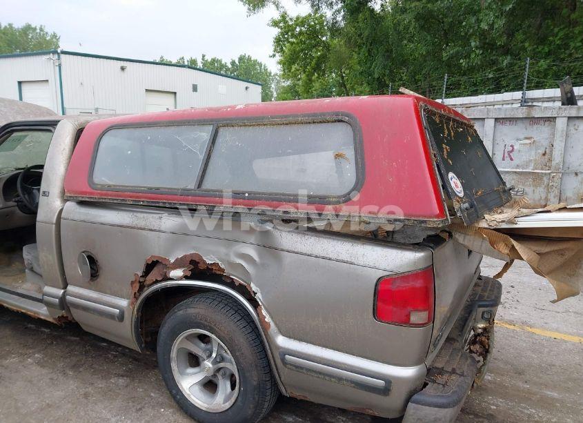 Photo 6 of 1999 Chevrolet S-10 LS (VIN 1GCCS1442X8159401)