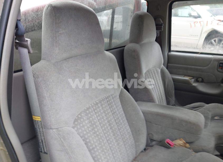 Photo 8 of 1999 Chevrolet S-10 LS (VIN 1GCCS1442X8159401)