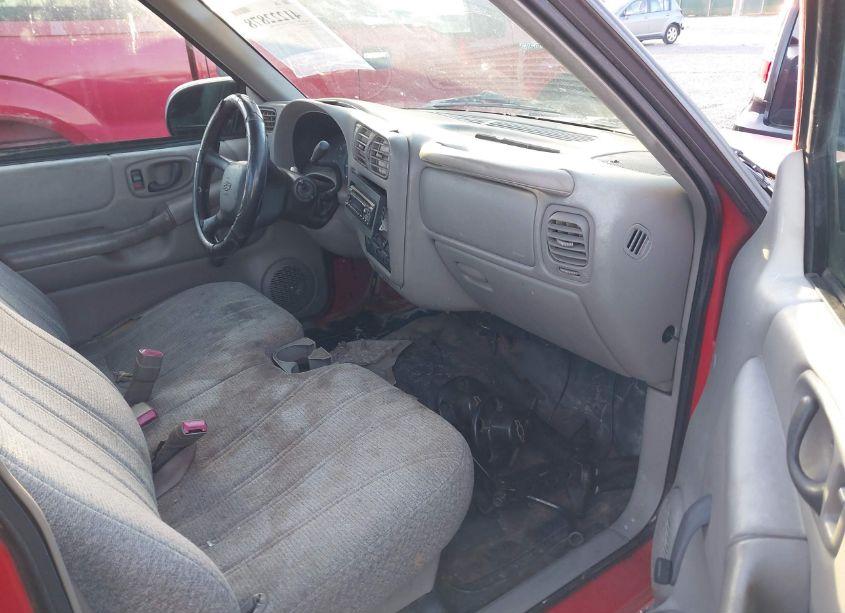 Photo 5 of 1999 Chevrolet S-10 (VIN 1GCCS1442XK167596)