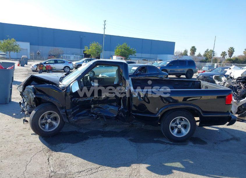 Photo 13 of 1999 Chevrolet S-10 LS (VIN 1GCCS1443X8142025)