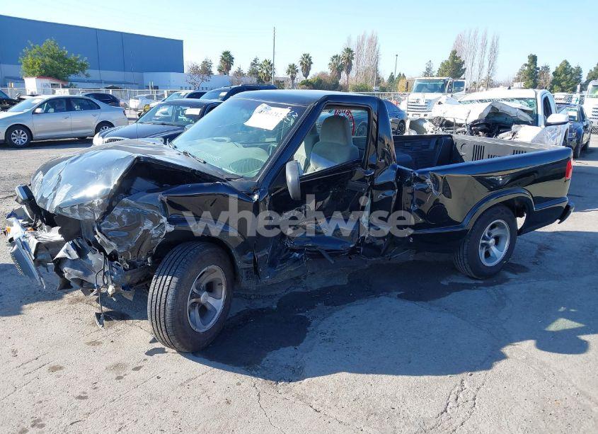 Photo 2 of 1999 Chevrolet S-10 LS (VIN 1GCCS1443X8142025)