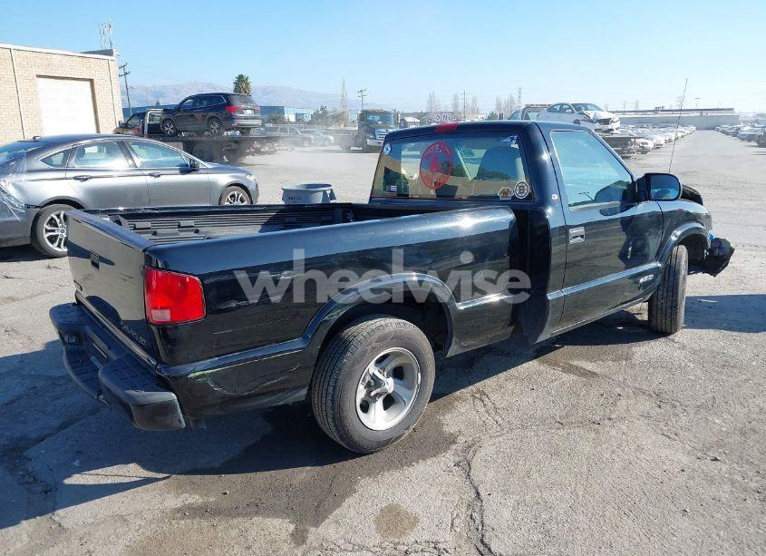 Photo 4 of 1999 Chevrolet S-10 LS (VIN 1GCCS1443X8142025)