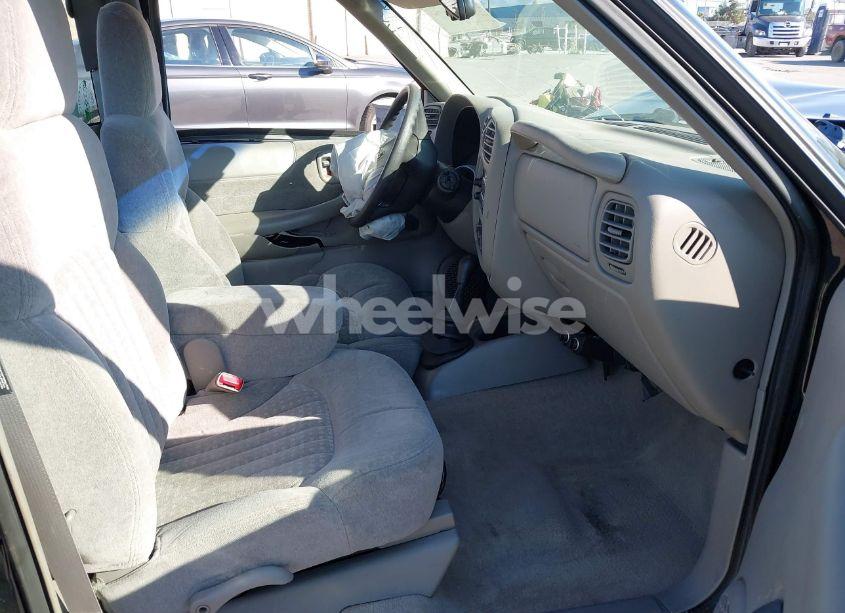 Photo 5 of 1999 Chevrolet S-10 LS (VIN 1GCCS1443X8142025)