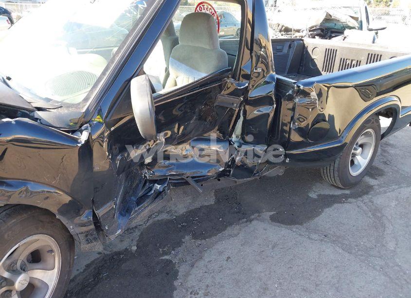 Photo 6 of 1999 Chevrolet S-10 LS (VIN 1GCCS1443X8142025)