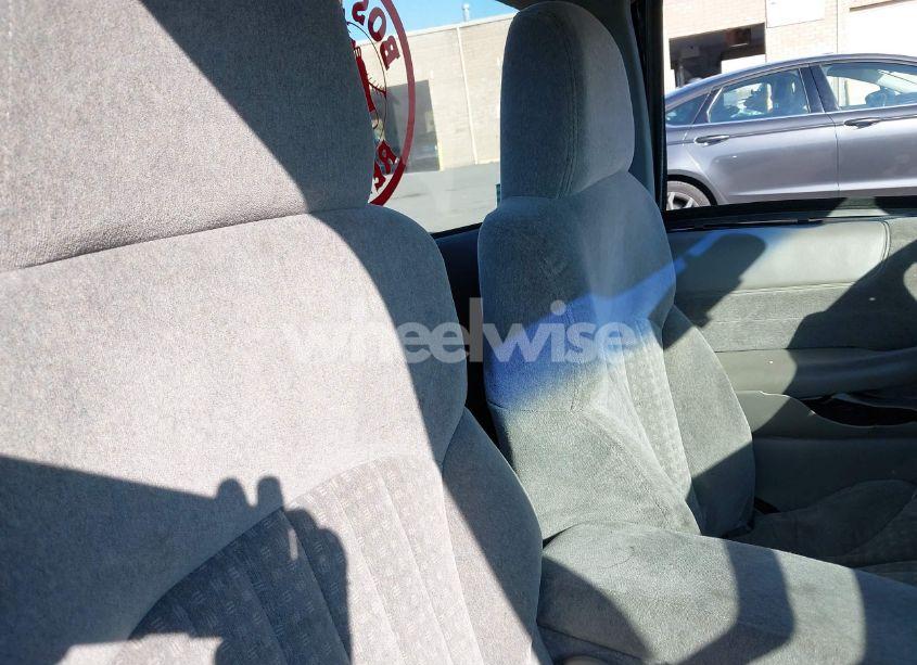 Photo 8 of 1999 Chevrolet S-10 LS (VIN 1GCCS1443X8142025)