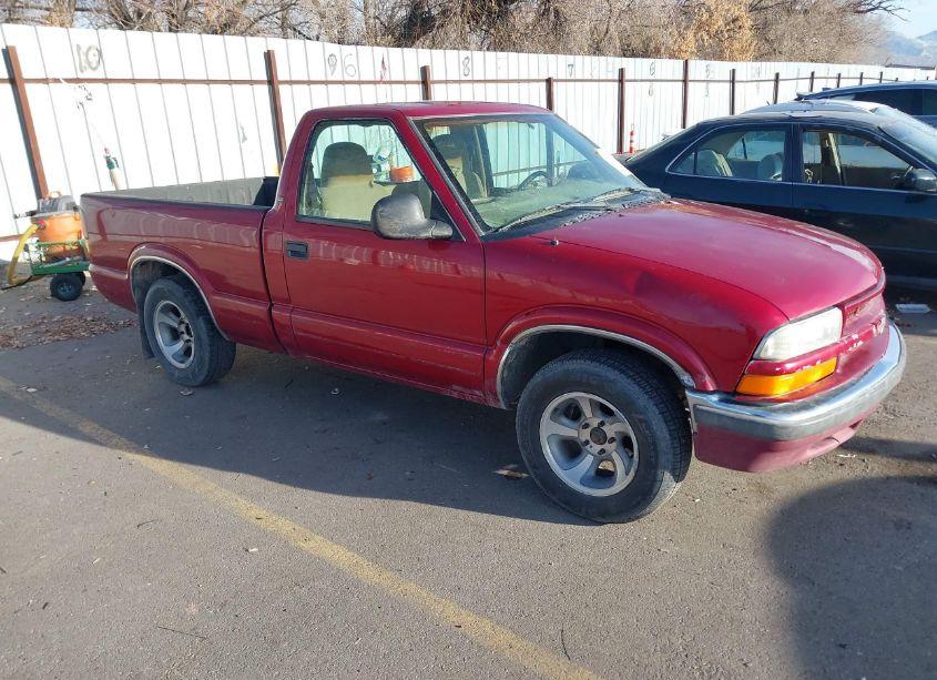 1998 Chevrolet S-10 LS FLEETSIDE CMI (VIN 1GCCS1444W8113034) main photo
