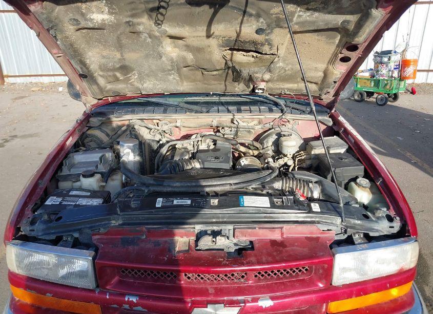 Photo 10 of 1998 Chevrolet S-10 LS FLEETSIDE CMI (VIN 1GCCS1444W8113034)