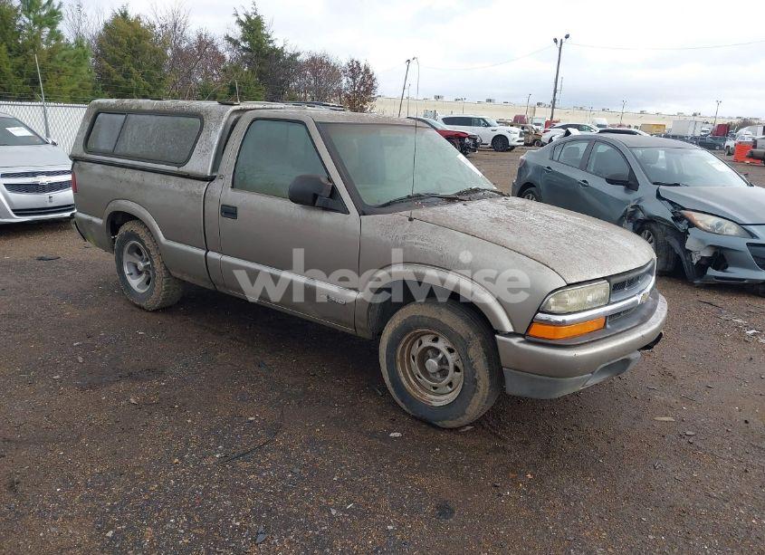 1998 Chevrolet S-10 LS FLEETSIDE (VIN 1GCCS1444WK249330) main photo