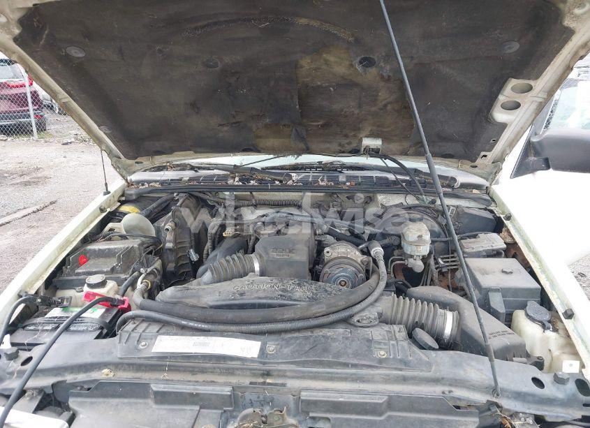 Photo 10 of 2000 Chevrolet S-10 LS (VIN 1GCCS1444Y8124683)