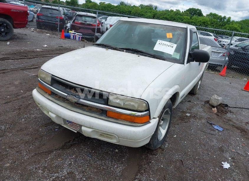 Photo 2 of 2000 Chevrolet S-10 LS (VIN 1GCCS1444Y8124683)