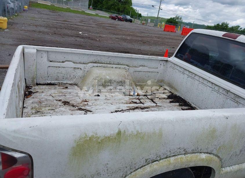 Photo 8 of 2000 Chevrolet S-10 LS (VIN 1GCCS1444Y8124683)