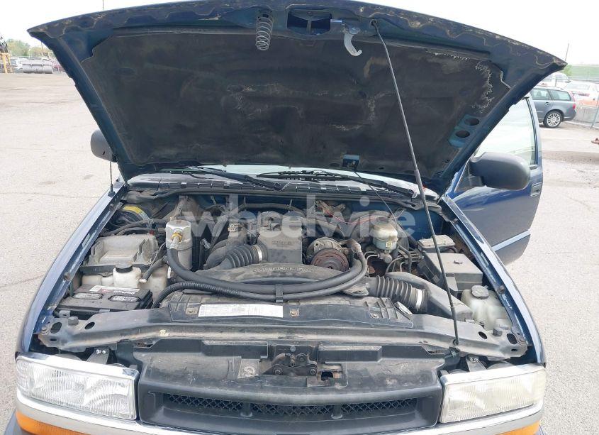 Photo 10 of 2000 Chevrolet S-10 LS (VIN 1GCCS1444YK107451)