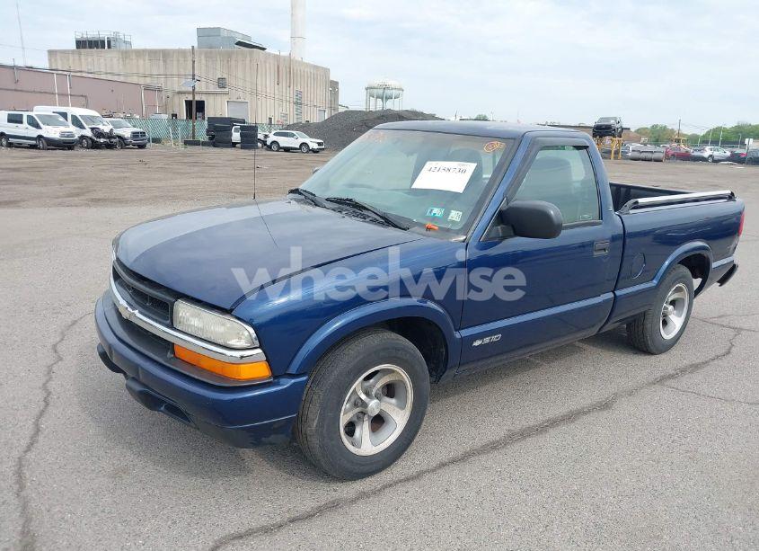 Photo 2 of 2000 Chevrolet S-10 LS (VIN 1GCCS1444YK107451)