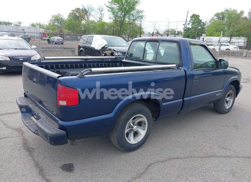 Photo 4 of 2000 Chevrolet S-10 LS (VIN 1GCCS1444YK107451)
