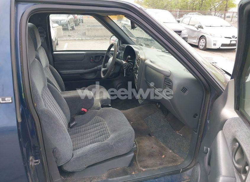 Photo 5 of 2000 Chevrolet S-10 LS (VIN 1GCCS1444YK107451)