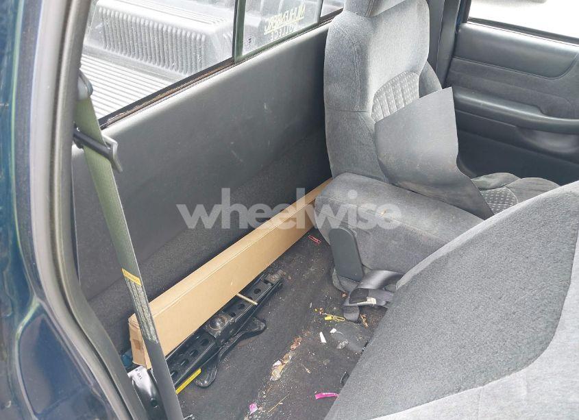 Photo 8 of 2000 Chevrolet S-10 LS (VIN 1GCCS1444YK107451)