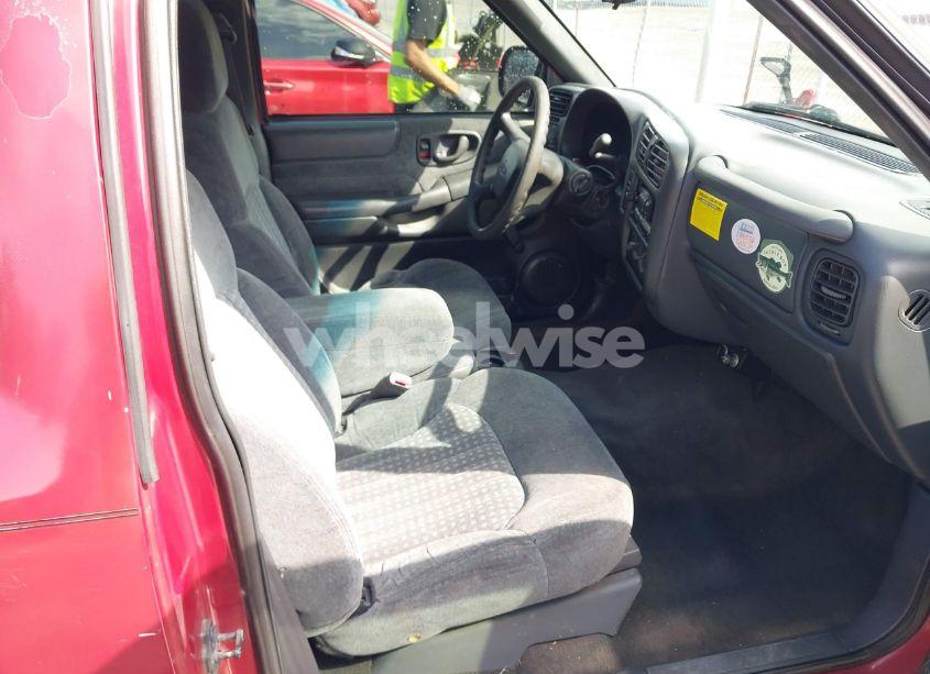 Photo 5 of 2000 Chevrolet S-10 LS (VIN 1GCCS1444YK167617)